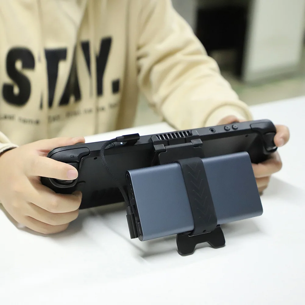 Gaming Console Steam Deck - สำหรับที่วางพาวเวอร์แบงค์ของเครื่องเล่นเกม Steam Deck พร้อมสายรัดยืดหยุ่นเพื่อการยึดที่มั่นคงและตำแหน่งเล่นเกมที่สะดวกสบาย